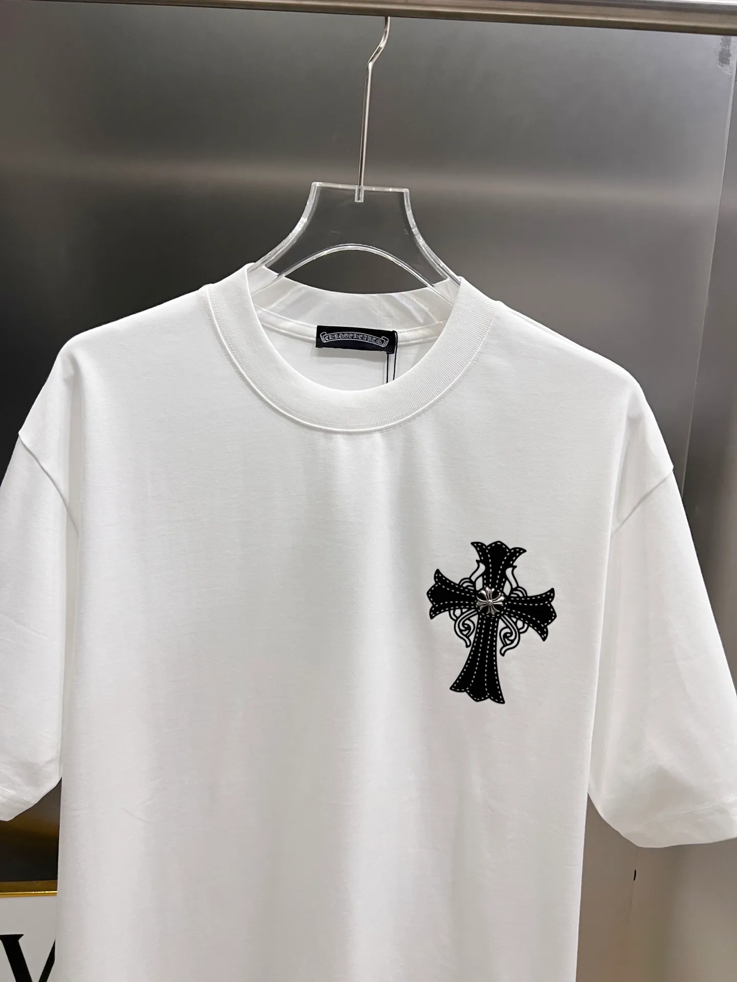 🅿️190 CH Crow 2025 Autumn and Winter New Short-sleeved T-shirt Cross leather craft Customized hardware metal + Middle Eastern Australian diamond design craft The real thing is great🔥Same style for men and women, loose version Size S M L XL XXL Five sizes black white